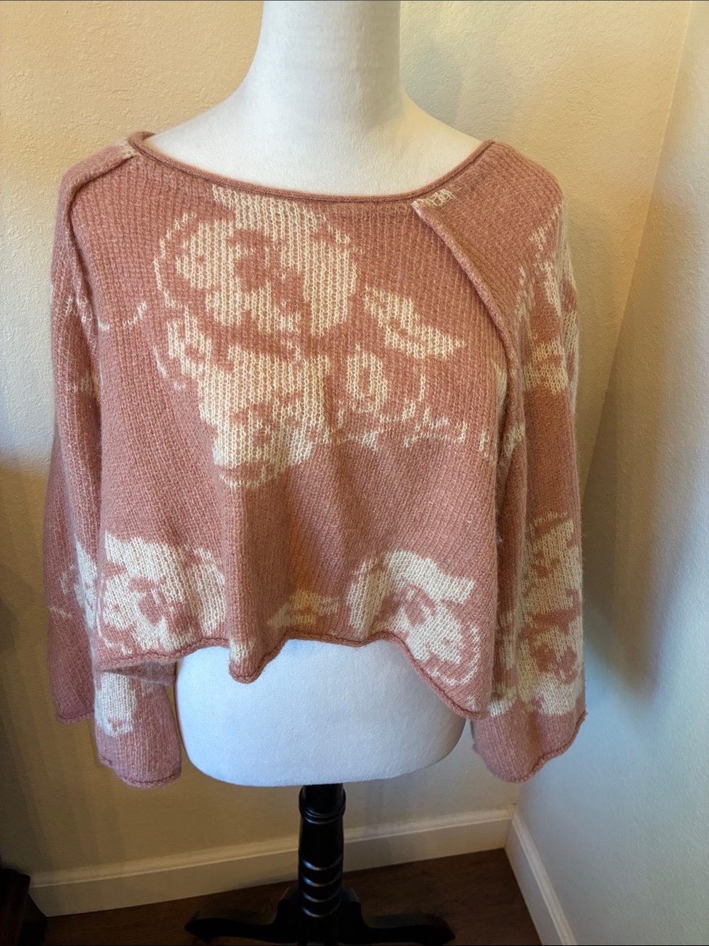 Free People Women's Rose Pink Floral Cropped Knit Sweater